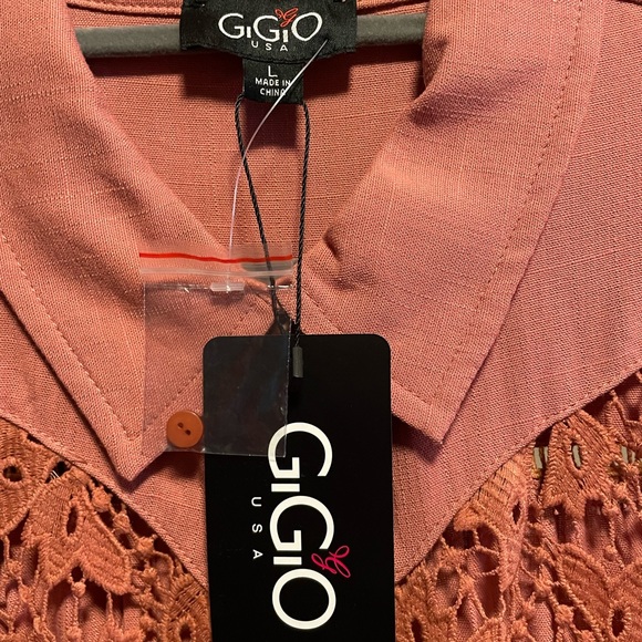 Beautiful Blouse with Fancy Sleeves - Picture 4 of 4